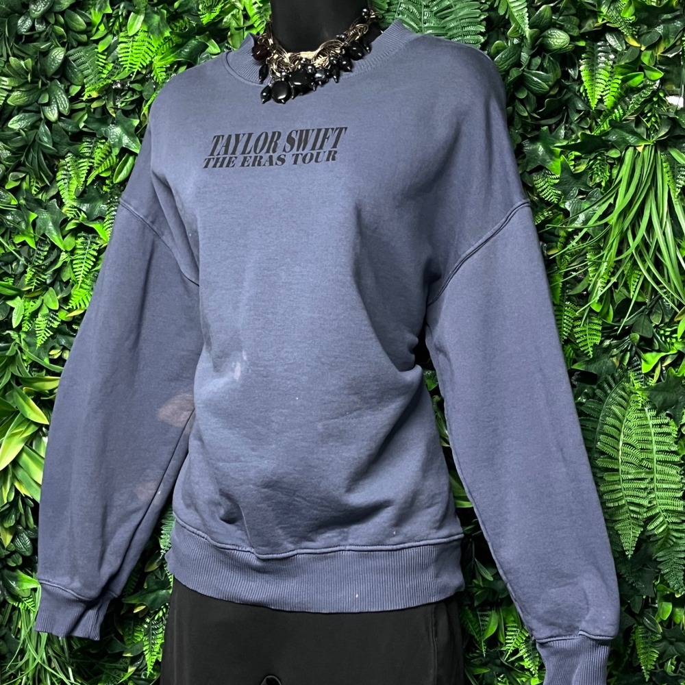 Taylor Swift The Eras Tour Crewneck Sweatshirt Womens Small Blue Distressed 3602